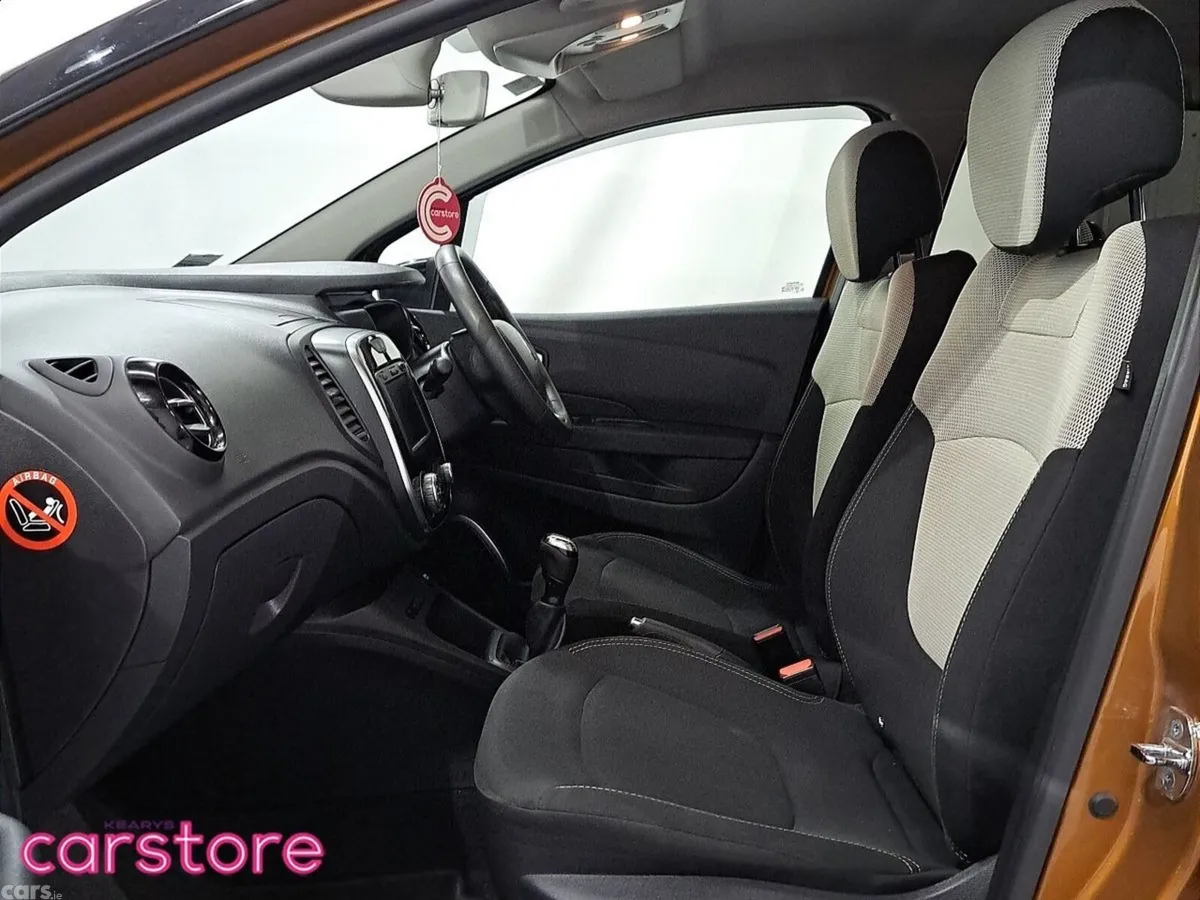Renault Captur Hatchback, Diesel, 2019, Orange