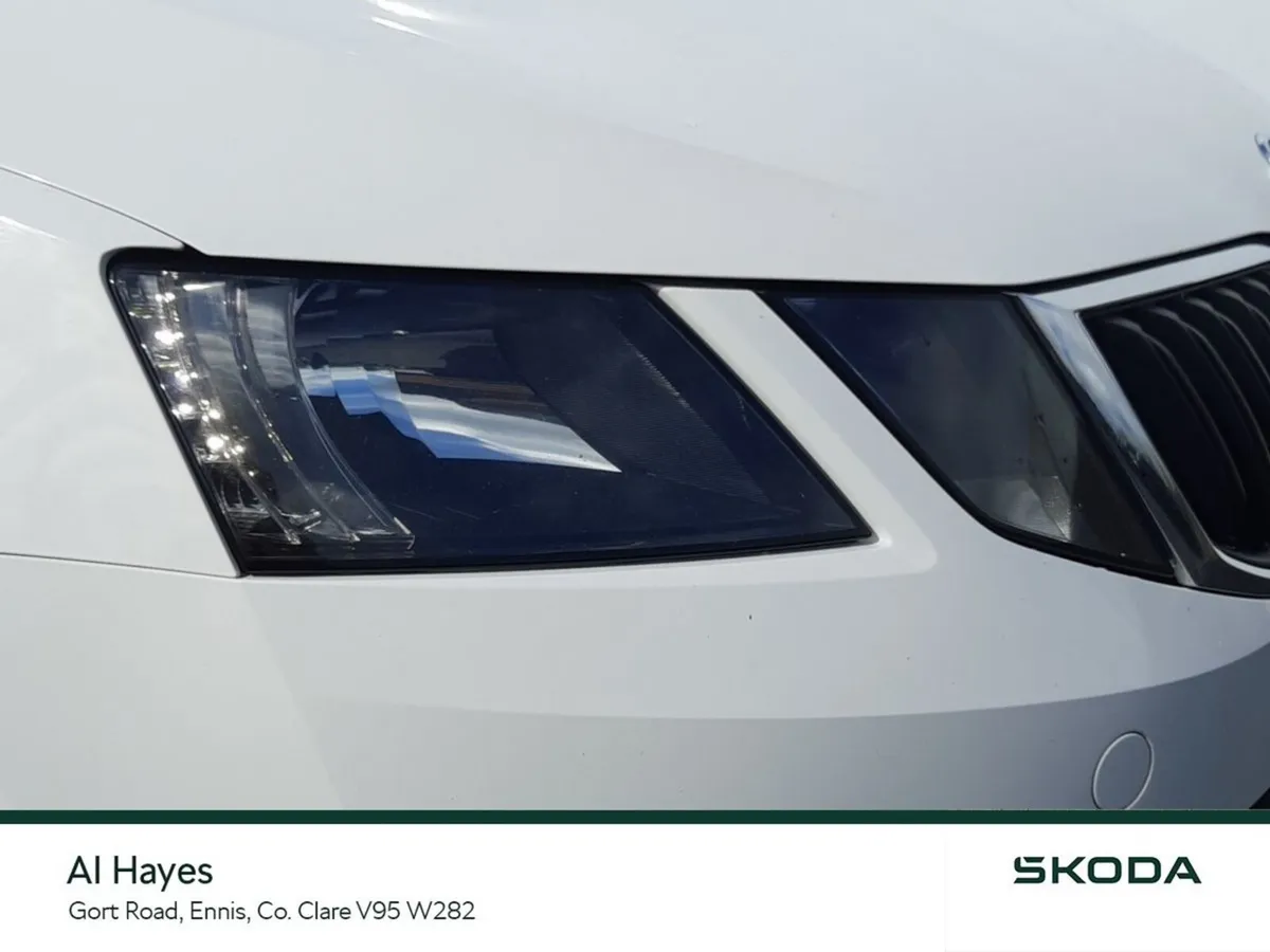 Skoda Octavia Saloon, Diesel, 2020, White