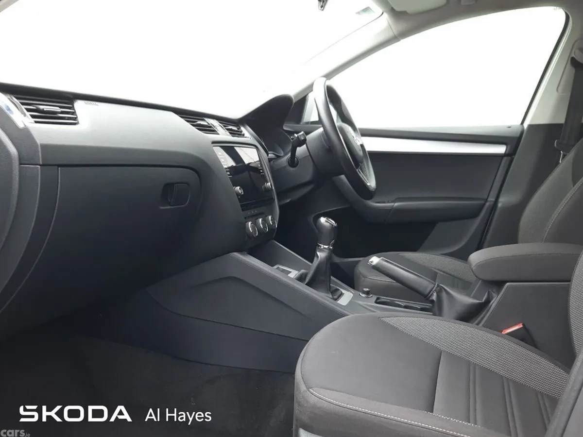 Skoda Octavia Saloon, Diesel, 2020, White