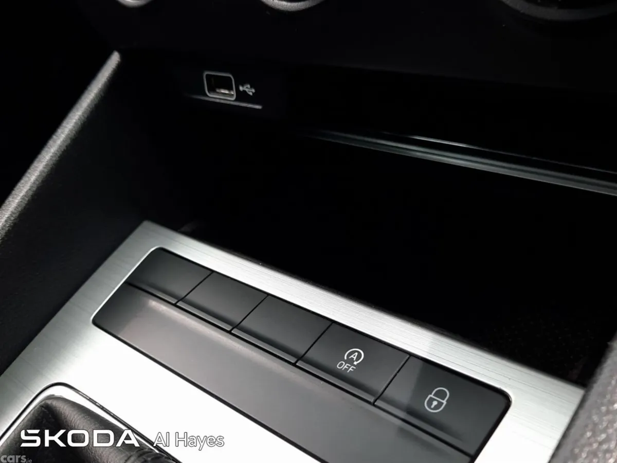 Skoda Octavia Saloon, Diesel, 2020, White