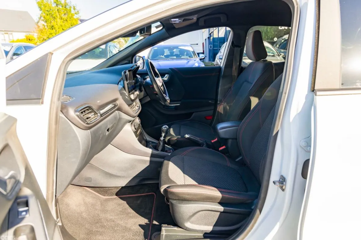 Ford Puma MPV, Petrol Hybrid, 2022, White
