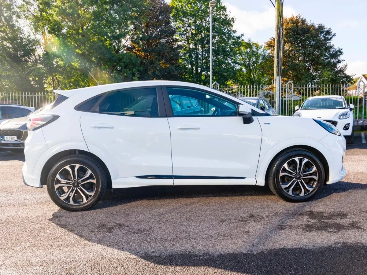 Ford Puma MPV, Petrol Hybrid, 2022, White