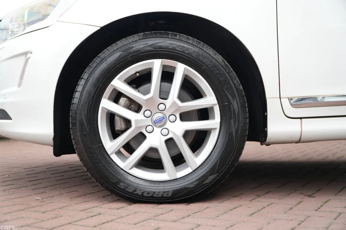 Volvo XC60 SUV, Diesel, 2017, White