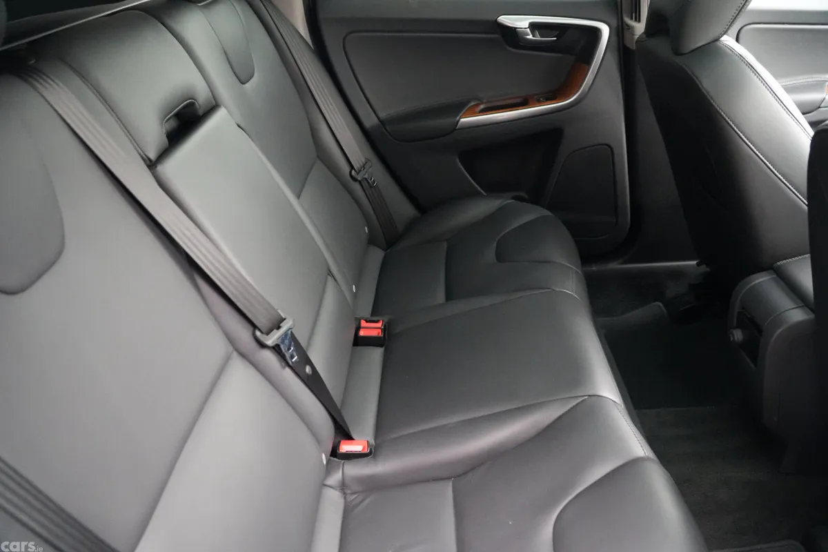 Volvo XC60 SUV, Diesel, 2017, White