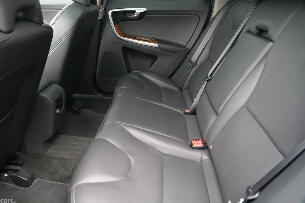 Volvo XC60 SUV, Diesel, 2017, White