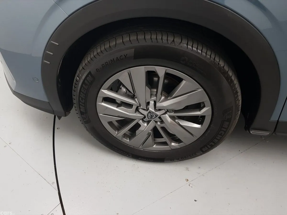 Peugeot 5008 MPV, Petrol, 2026, Blue