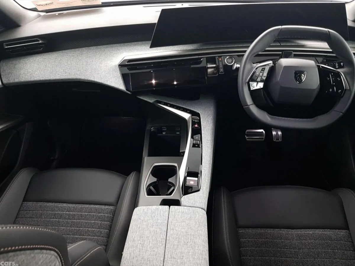 Peugeot 5008 MPV, Petrol, 2026, Blue