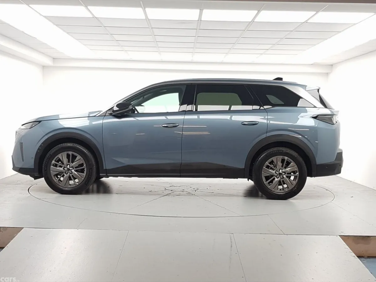 Peugeot 5008 MPV, Petrol, 2026, Blue