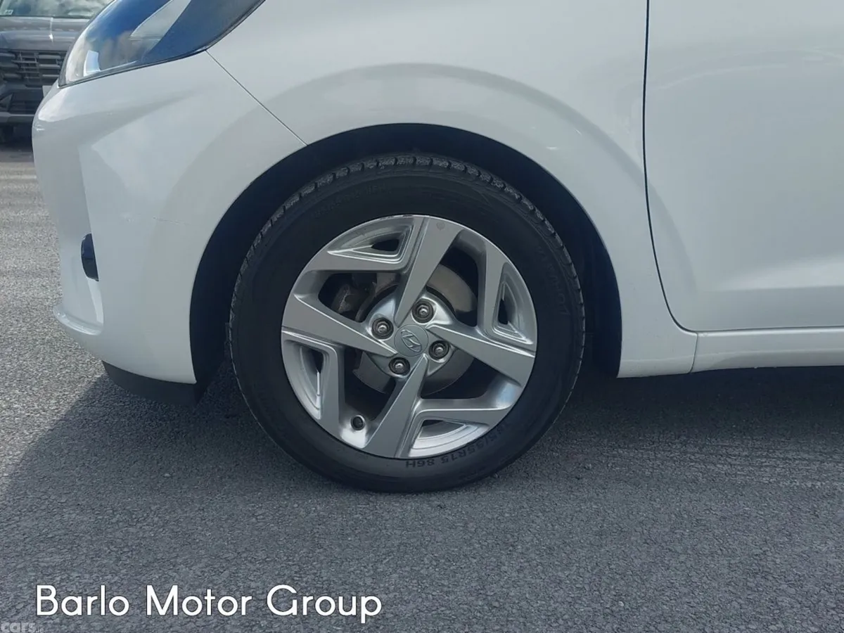 Hyundai i10 Hatchback, Petrol, 2022, White