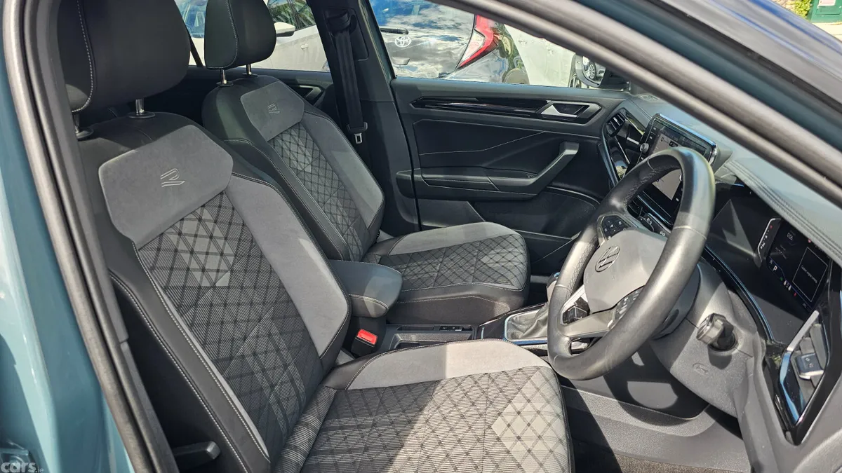 Volkswagen T-Roc SUV, Petrol, 2024, Blue