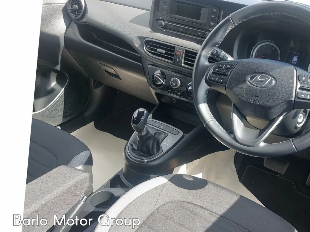 Hyundai i10 Hatchback, Petrol, 2022, White