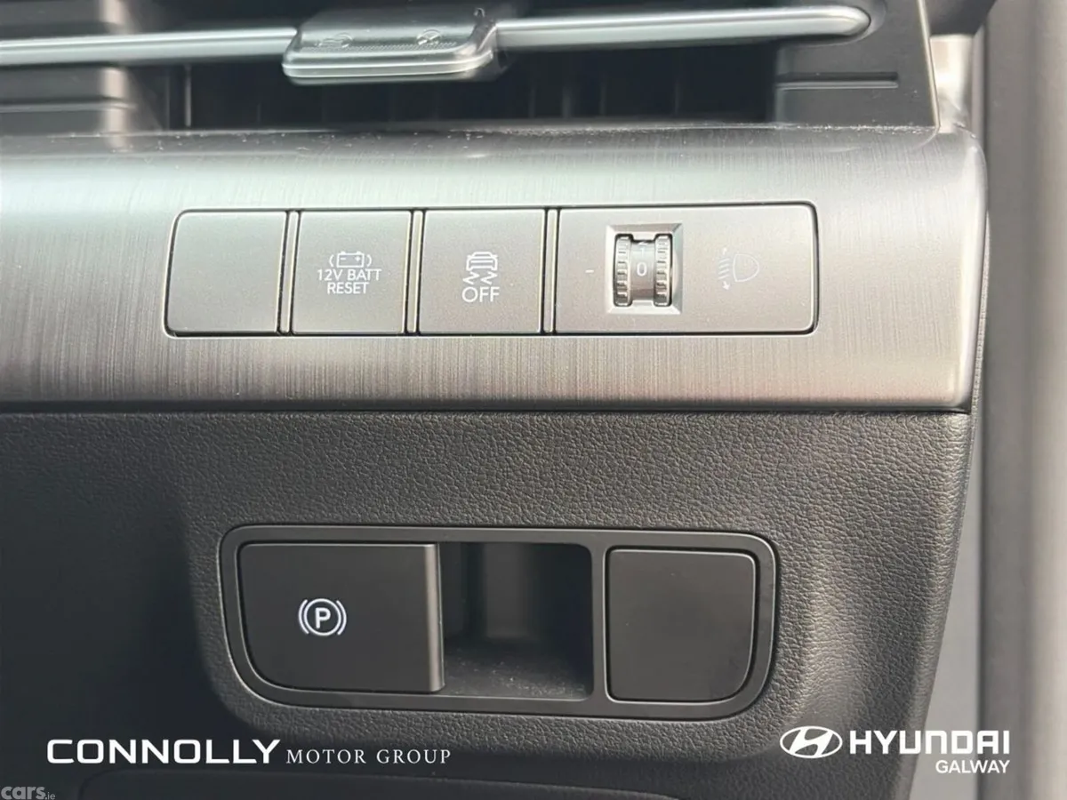 Hyundai KONA MPV, Petrol, 2025, Grey