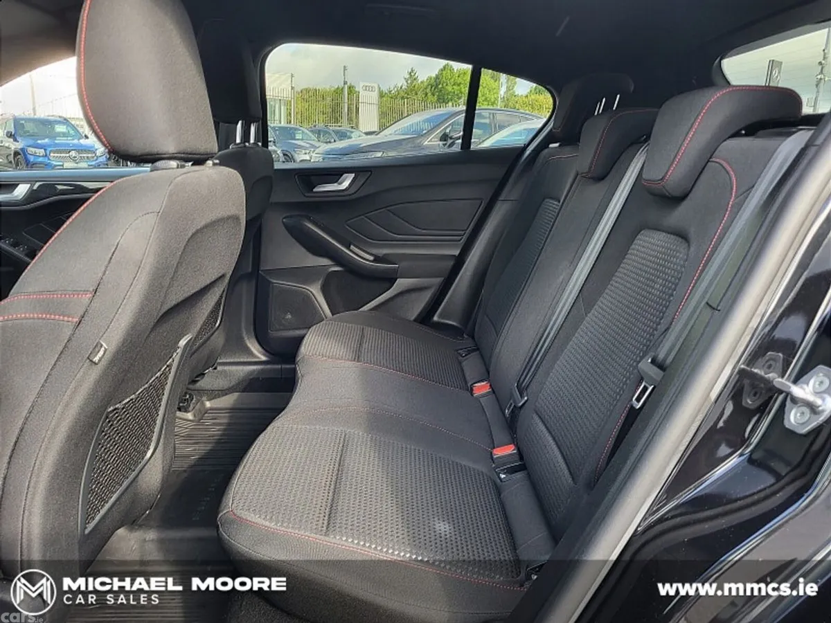 Ford Focus Hatchback, Diesel, 2024, Black
