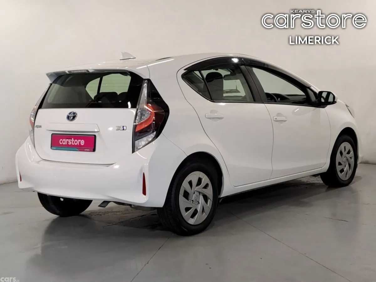 Toyota Aqua Hatchback, Petrol Hybrid, 2021, White