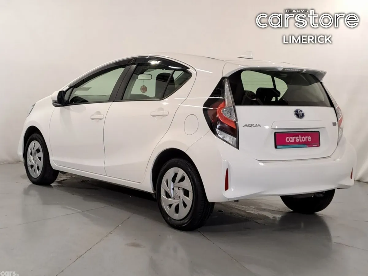 Toyota Aqua Hatchback, Petrol Hybrid, 2021, White