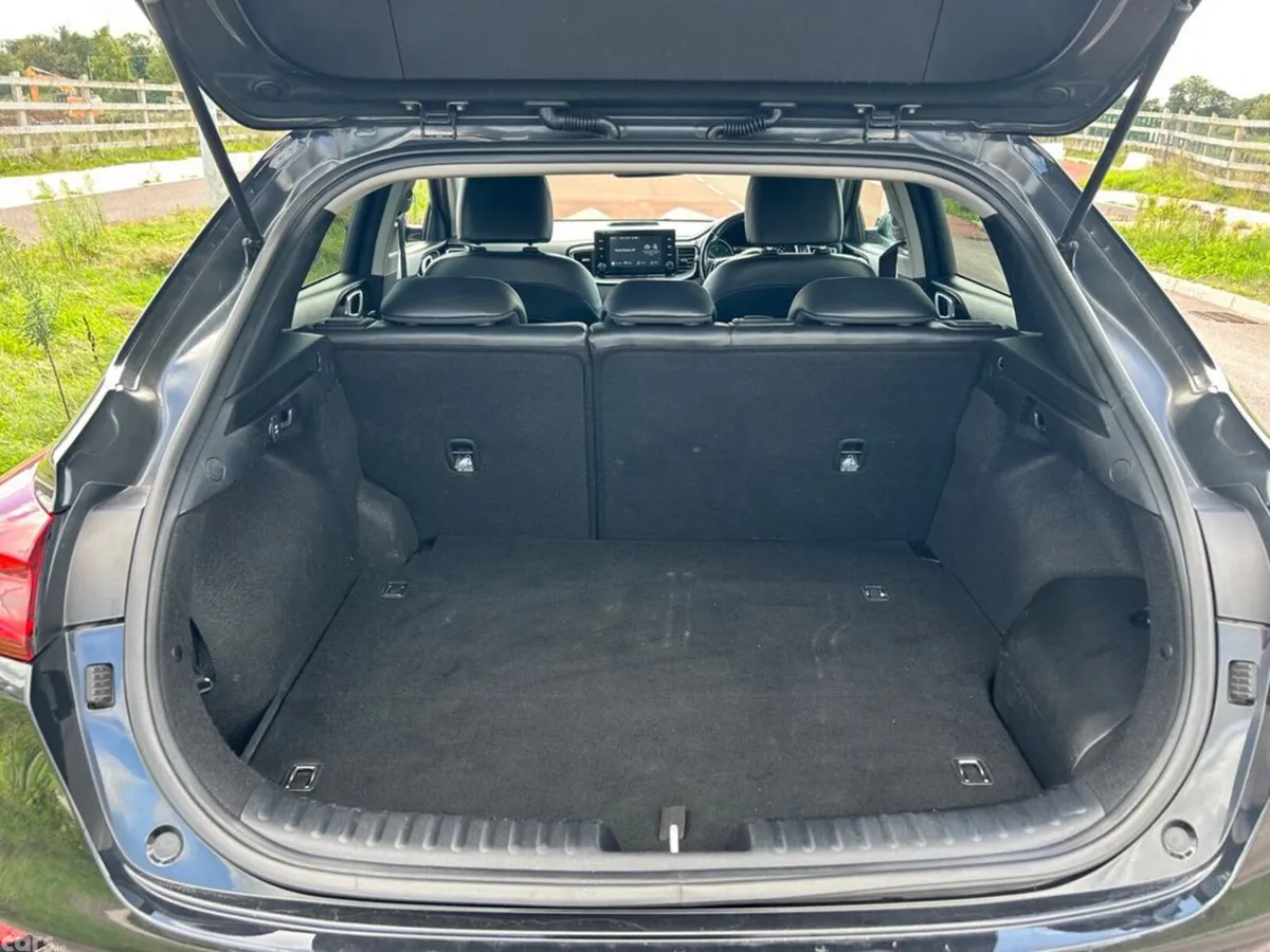 Kia XCeed Hatchback, Petrol Plug-in Hybrid, 2023, Black