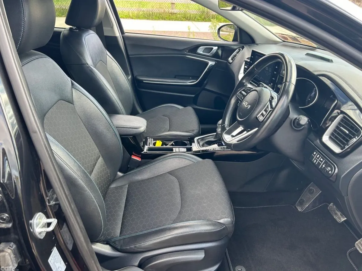 Kia XCeed Hatchback, Petrol Plug-in Hybrid, 2023, Black