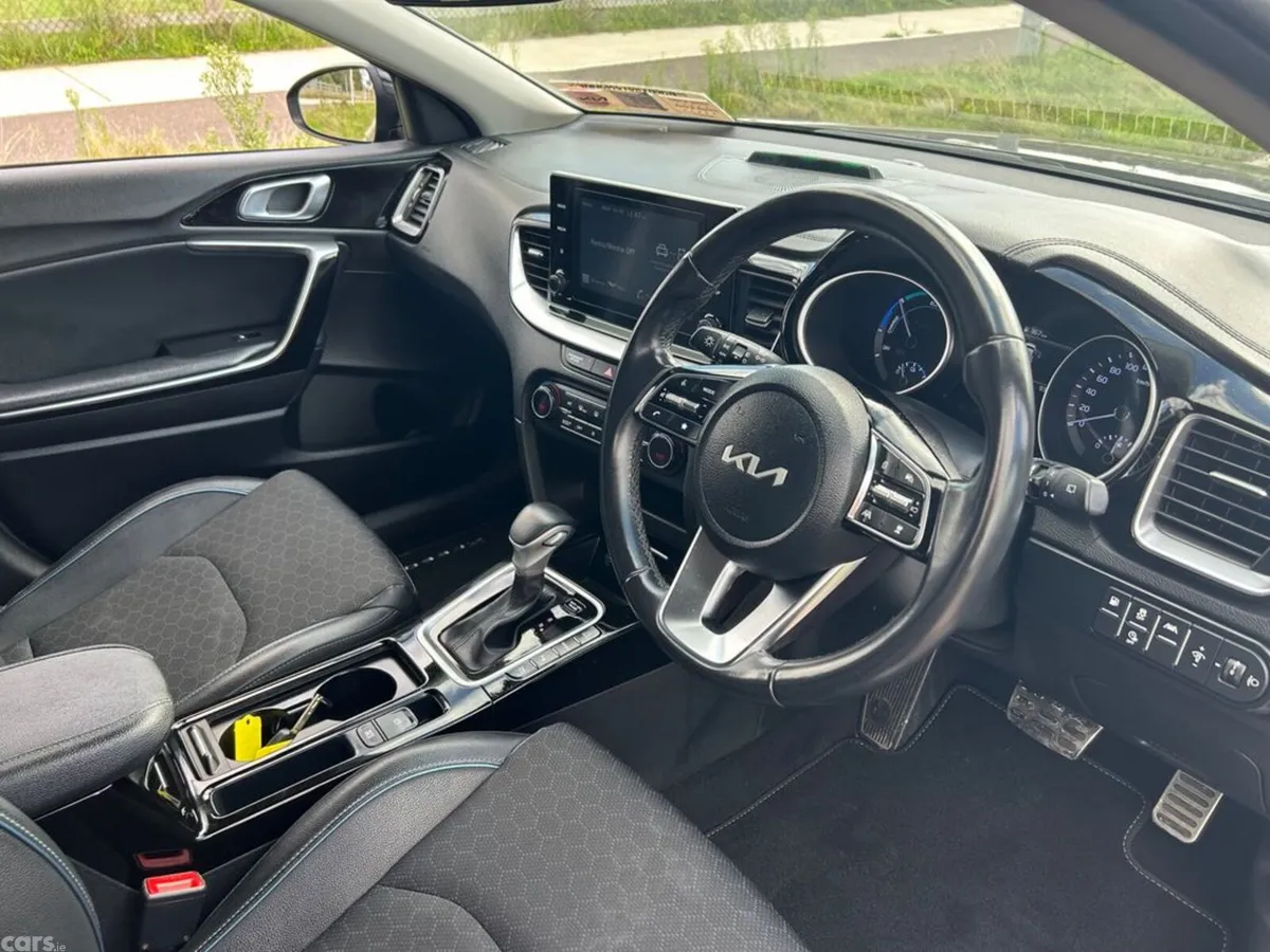 Kia XCeed Hatchback, Petrol Plug-in Hybrid, 2023, Black
