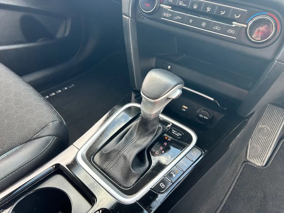 Kia XCeed Hatchback, Petrol Plug-in Hybrid, 2023, Black