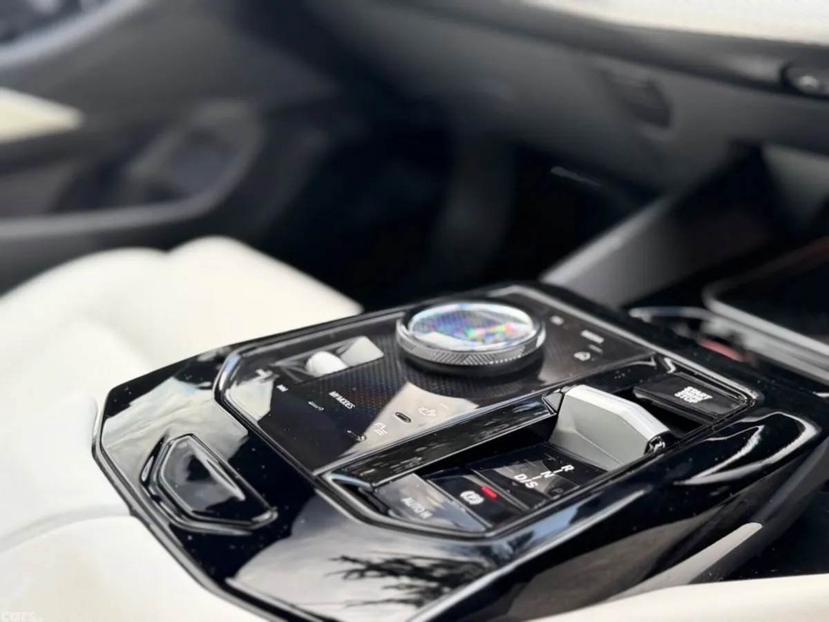 BMW 5-Series Saloon, Petrol Plug-in Hybrid, 2025, Blue