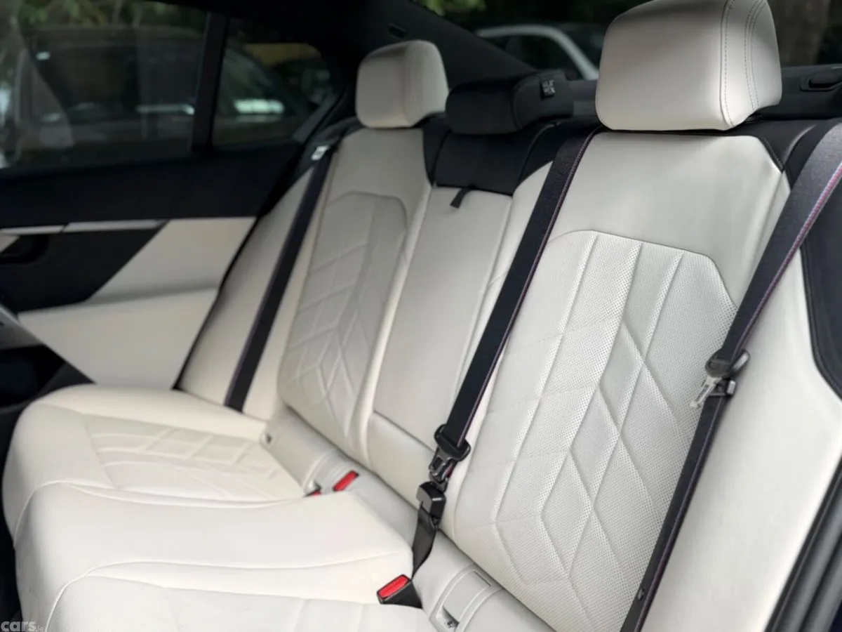 BMW 5-Series Saloon, Petrol Plug-in Hybrid, 2025, Blue