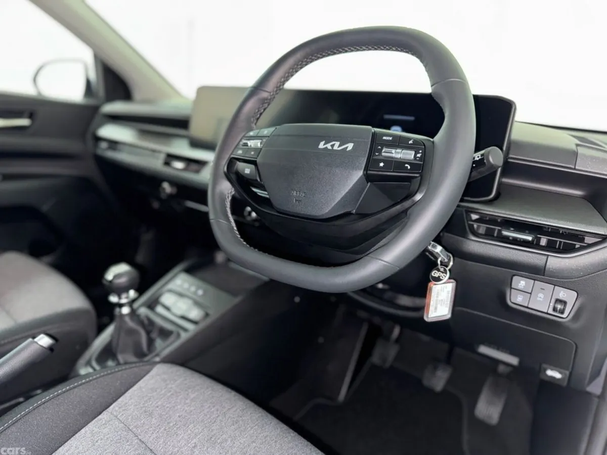 Kia Stonic Estate, Petrol Hybrid, 2026, White