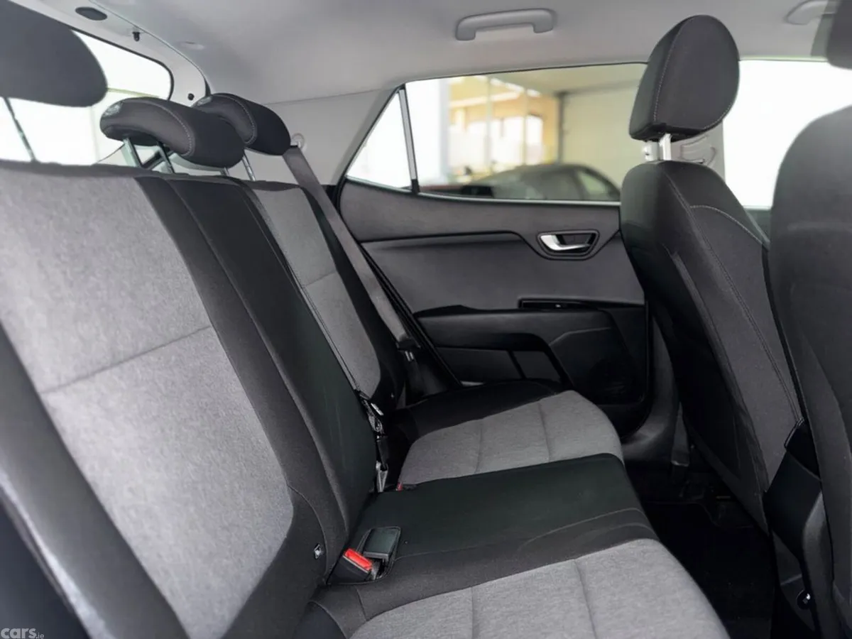 Kia Stonic Estate, Petrol Hybrid, 2026, White
