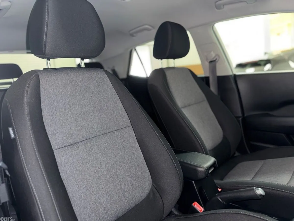 Kia Stonic Estate, Petrol Hybrid, 2026, White