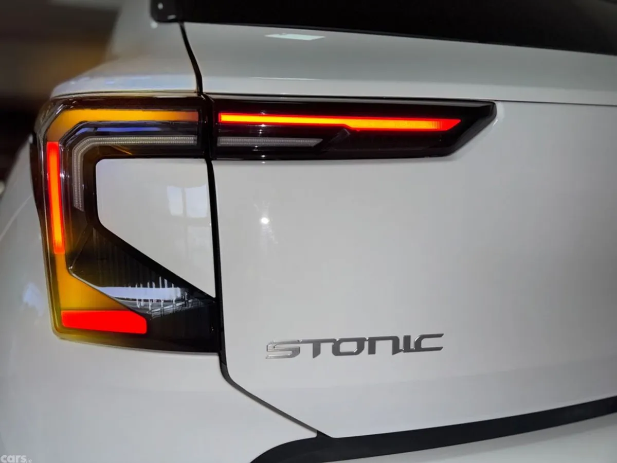 Kia Stonic Estate, Petrol Hybrid, 2026, White