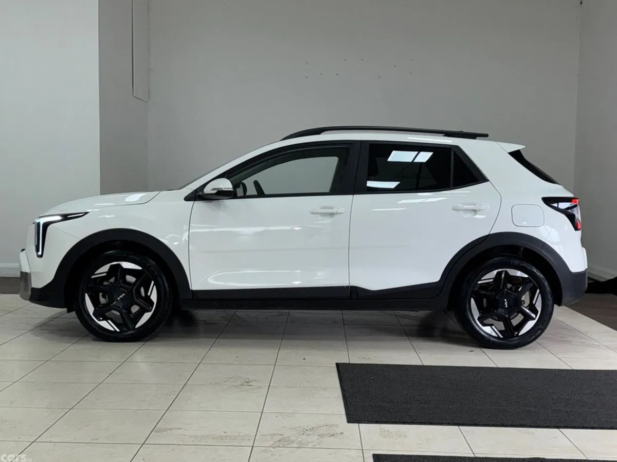 Kia Stonic Estate, Petrol Hybrid, 2026, White