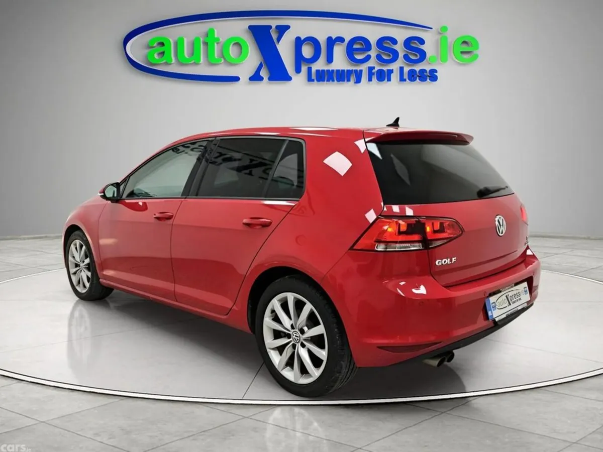 Volkswagen Golf Hatchback, Petrol, 2016, Red
