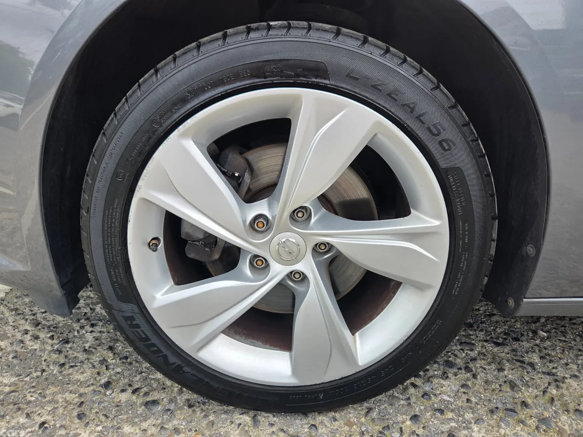 Opel Insignia Hatchback, Diesel, 2018, Grey