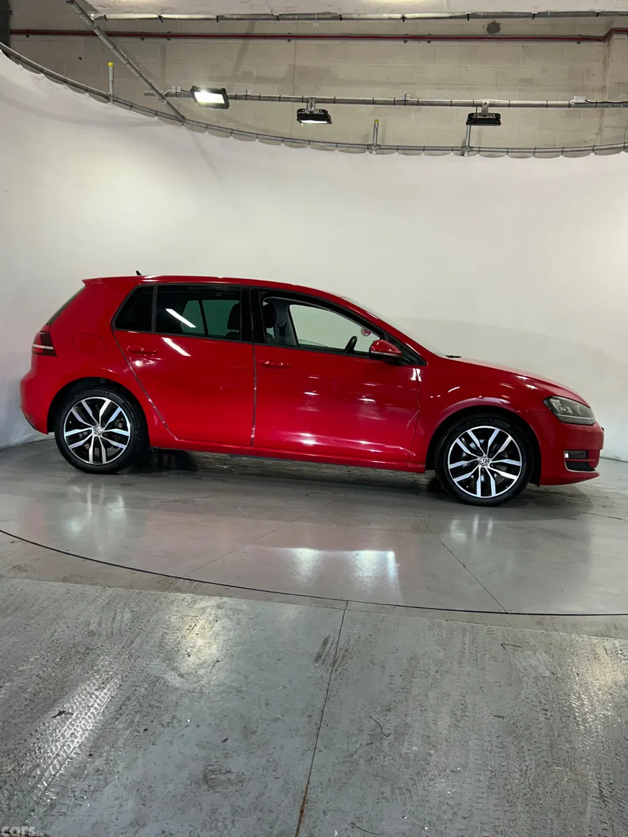 Volkswagen Golf Hatchback, Petrol, 2017, Red