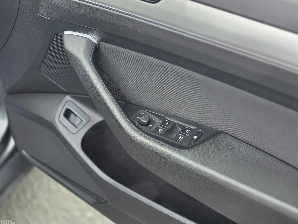 Volkswagen Passat Saloon, Diesel, 2015, Grey