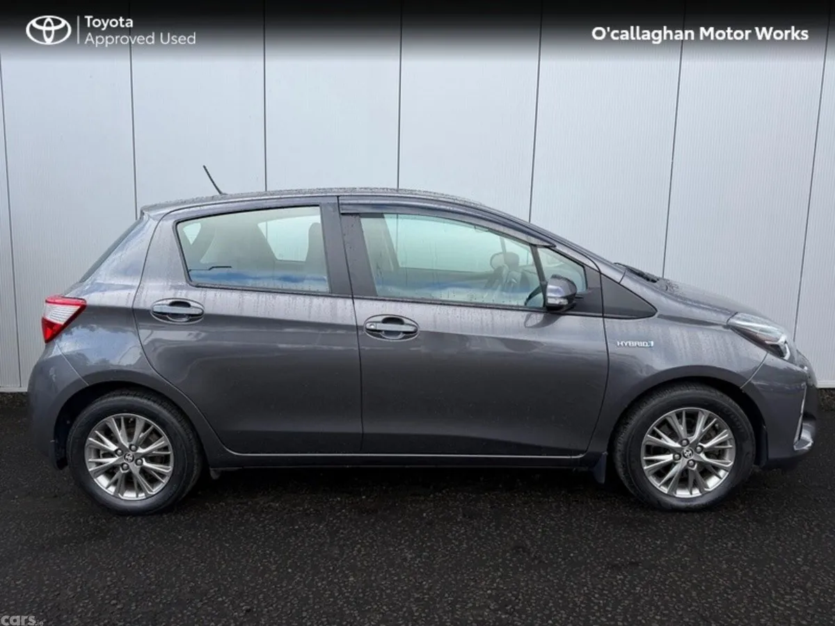 Toyota Yaris Hatchback, Petrol Hybrid, 2018, Grey