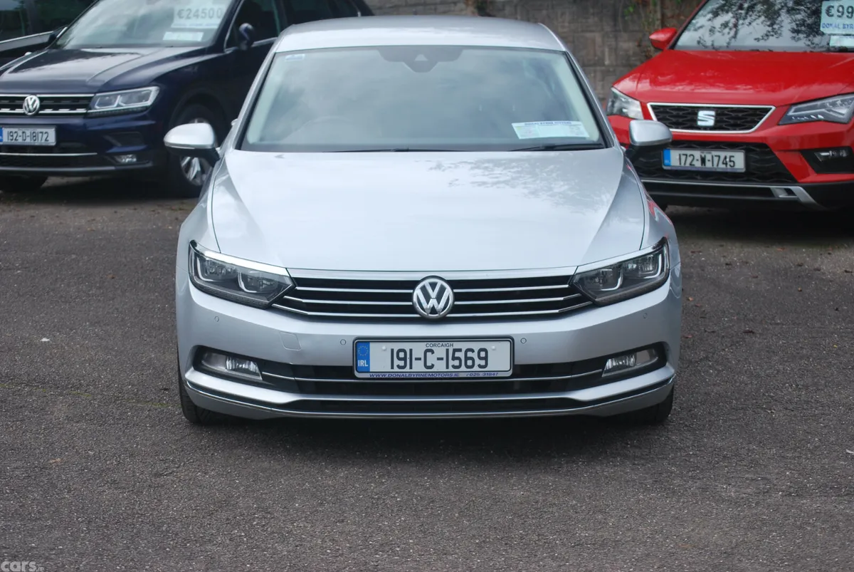 Volkswagen Passat Saloon, Diesel, 2019, Grey
