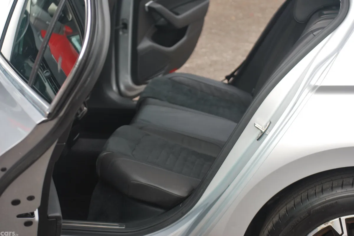 Volkswagen Passat Saloon, Diesel, 2019, Grey