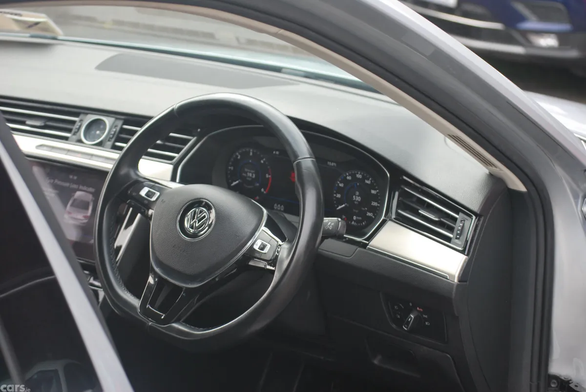 Volkswagen Passat Saloon, Diesel, 2019, Grey