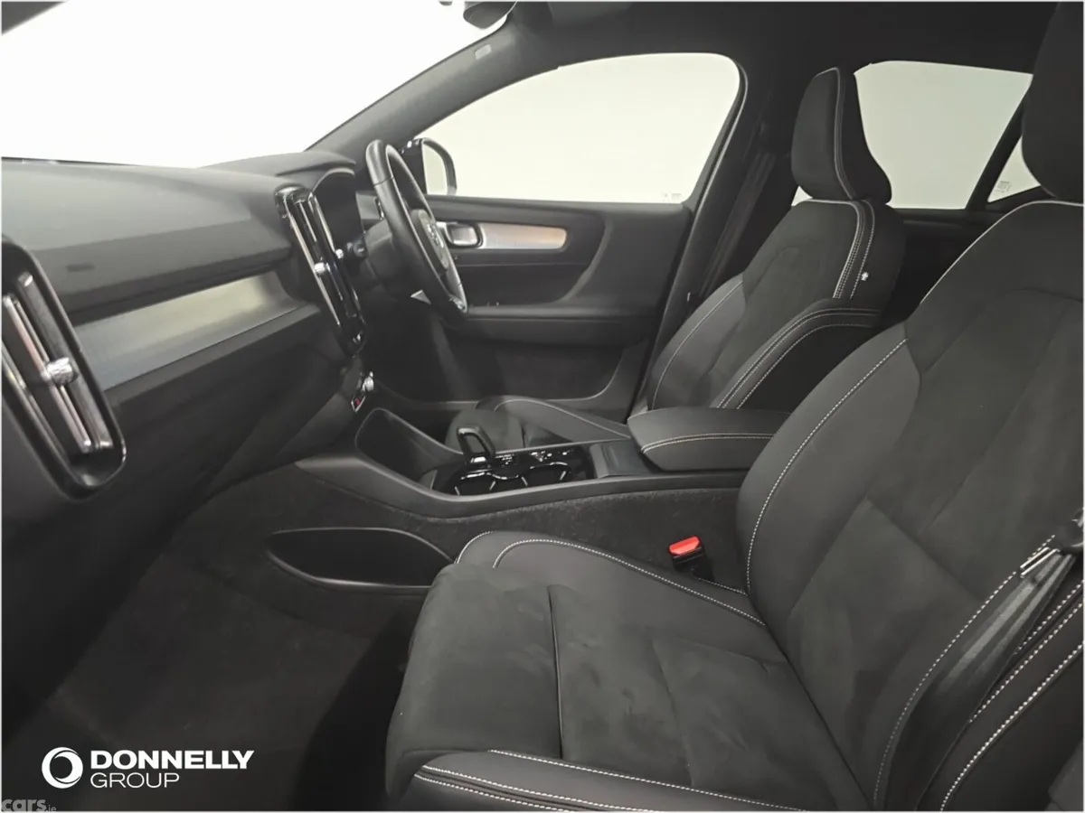 Volvo XC40 Estate, Petrol, 2025, Black