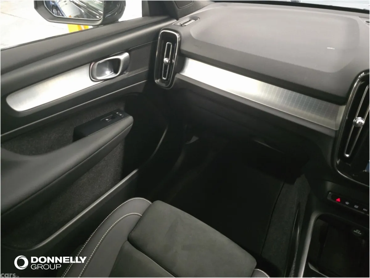 Volvo XC40 Estate, Petrol, 2025, Black