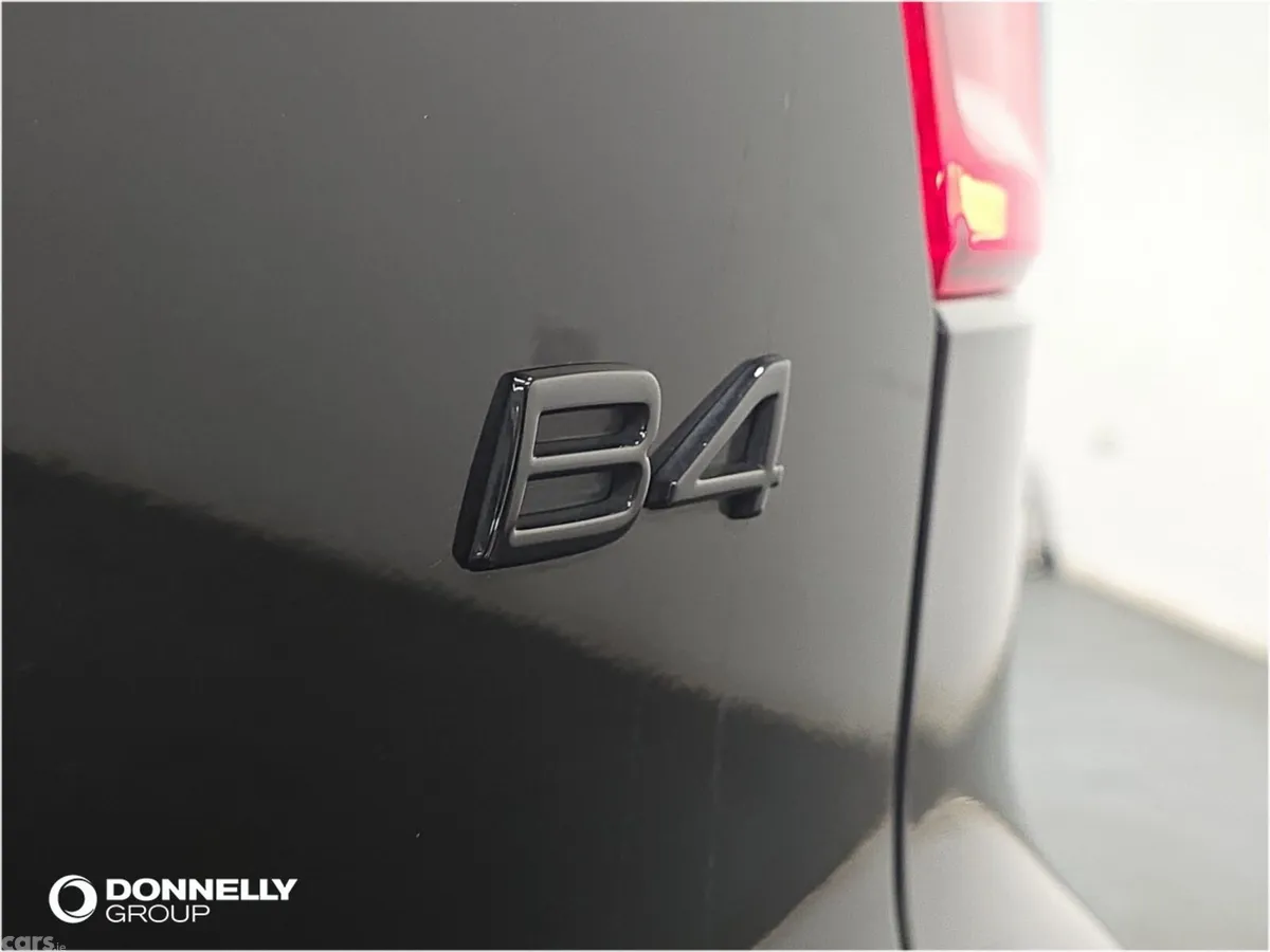 Volvo XC40 Estate, Petrol, 2025, Black