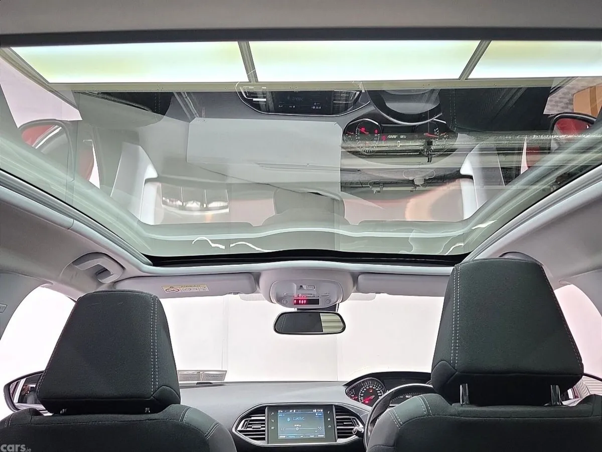 Peugeot 308 Hatchback, Diesel, 2019, Red