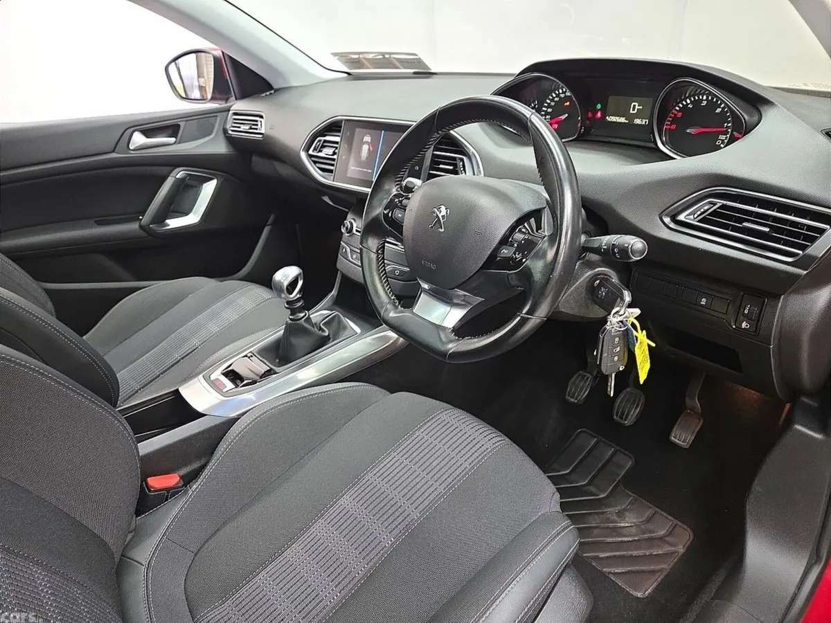 Peugeot 308 Hatchback, Diesel, 2019, Red