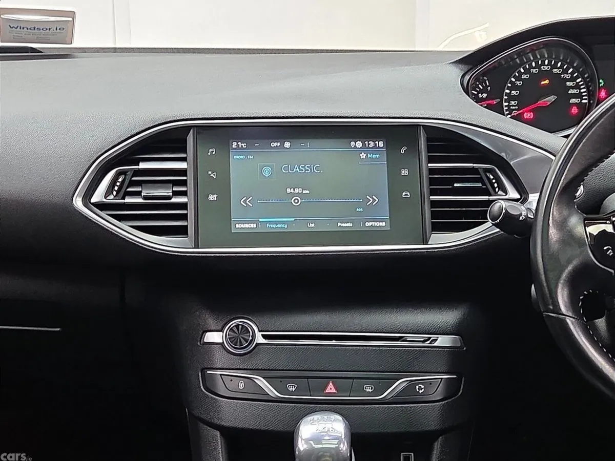 Peugeot 308 Hatchback, Diesel, 2019, Red