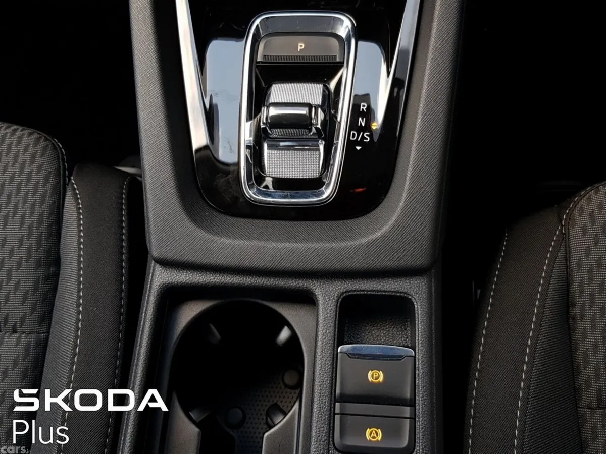 Skoda Octavia Saloon, Petrol, 2023, Blue
