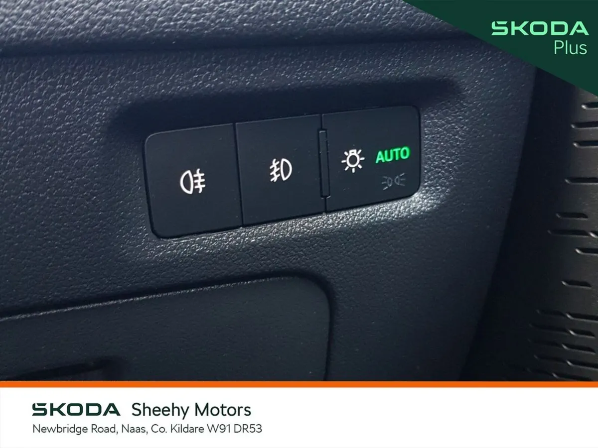 Skoda Octavia Saloon, Petrol, 2023, Blue
