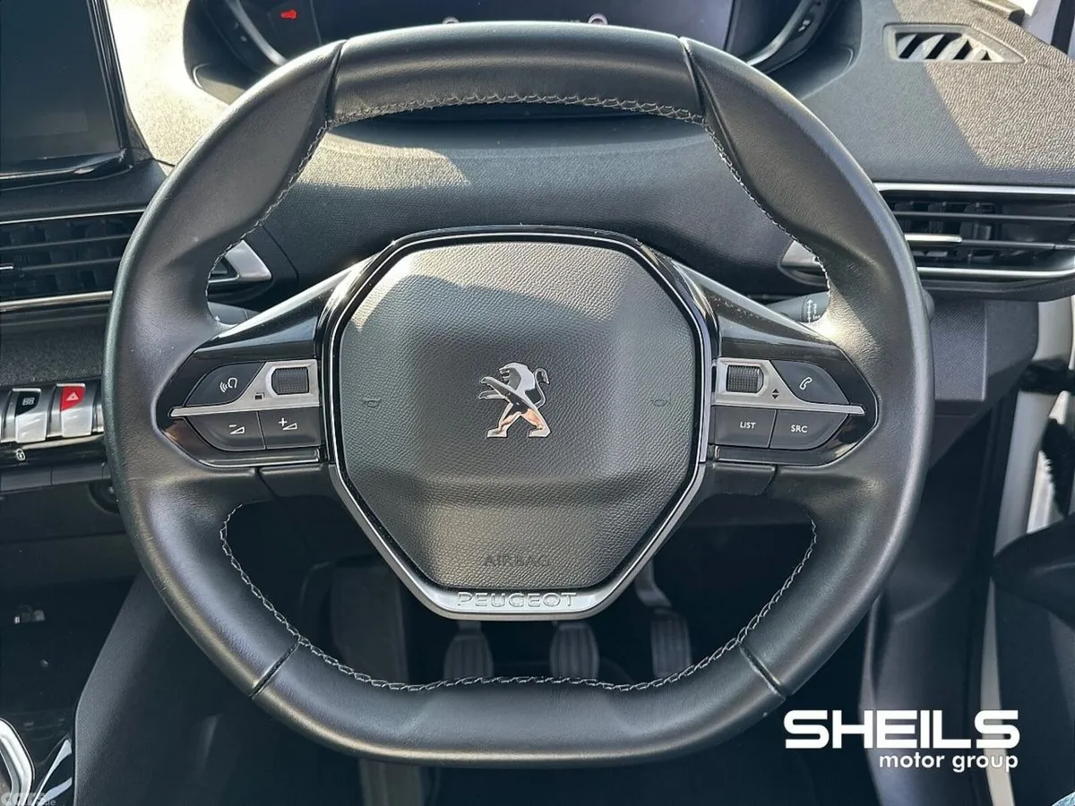 Peugeot 5008 MPV, Diesel, 2022, White