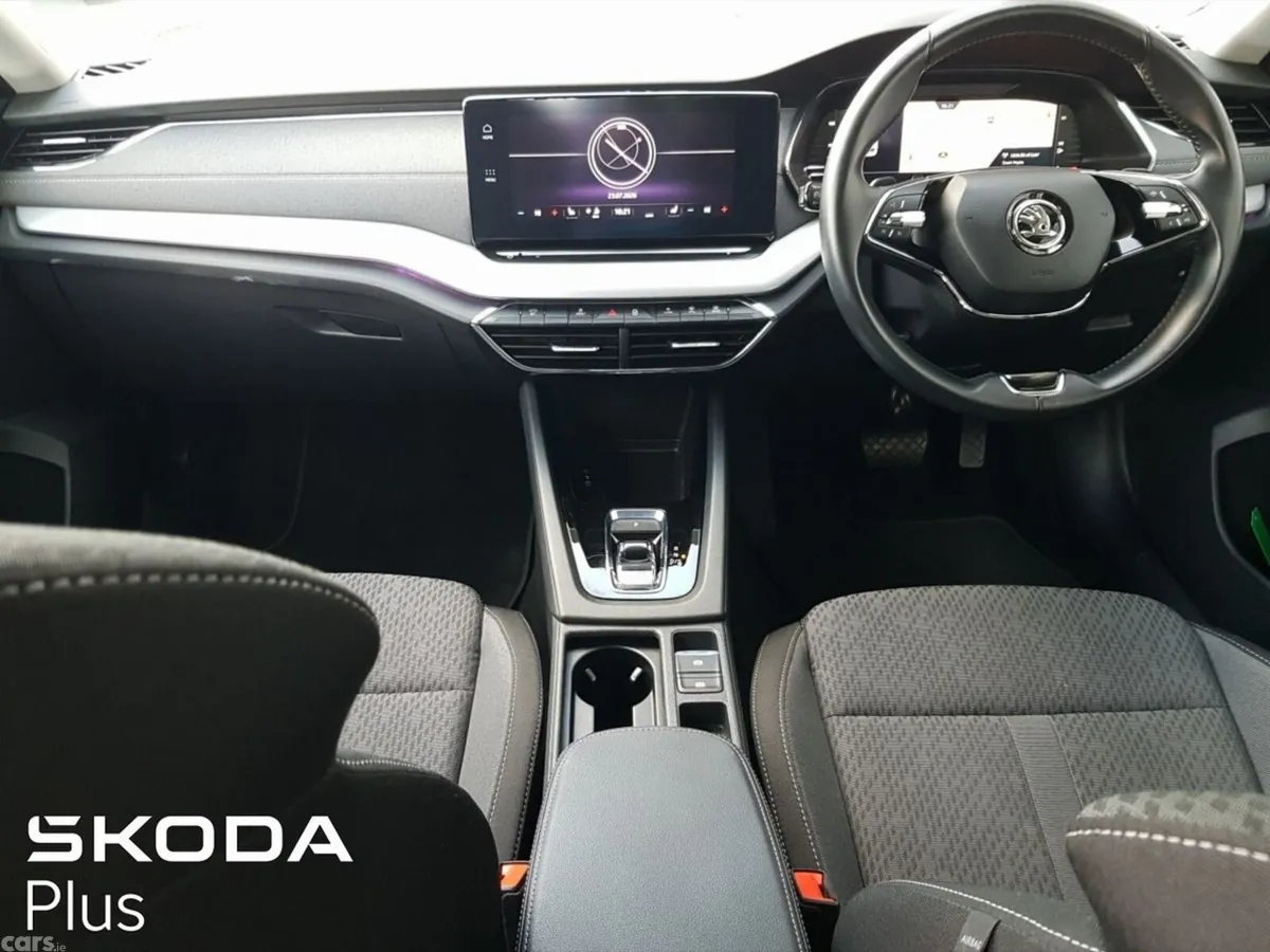 Skoda Octavia Saloon, Petrol, 2023, Blue