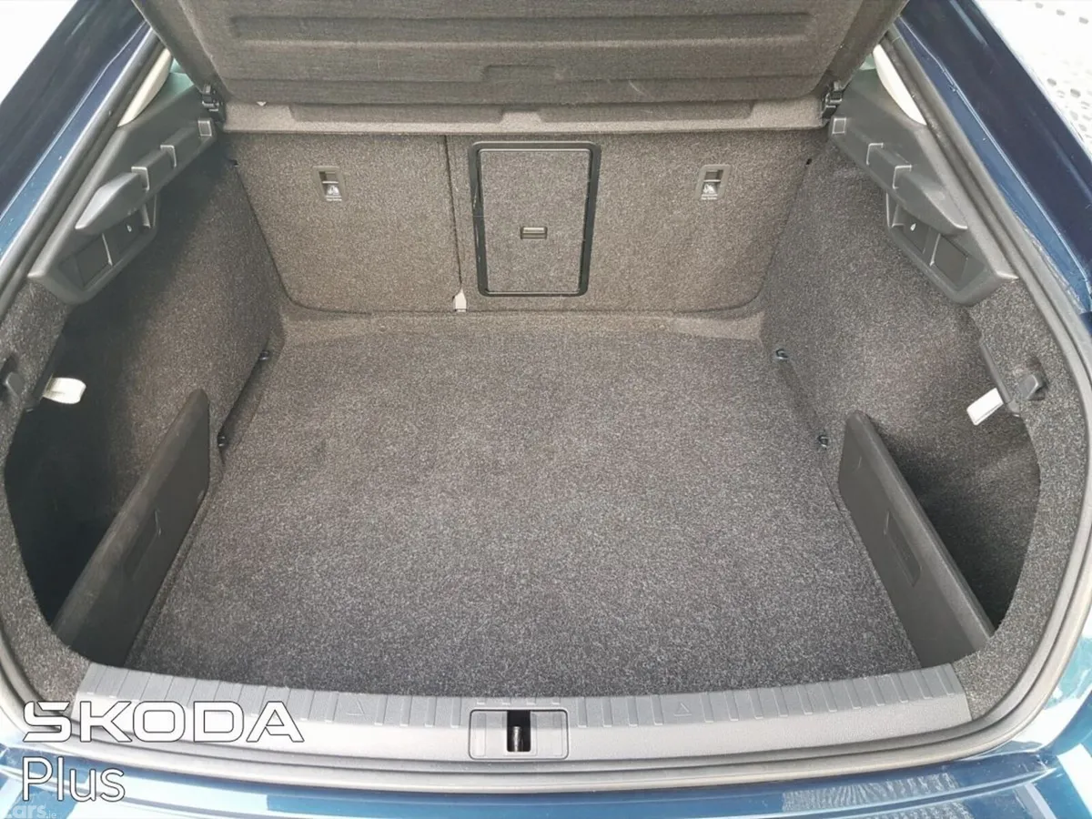 Skoda Octavia Saloon, Petrol, 2023, Blue