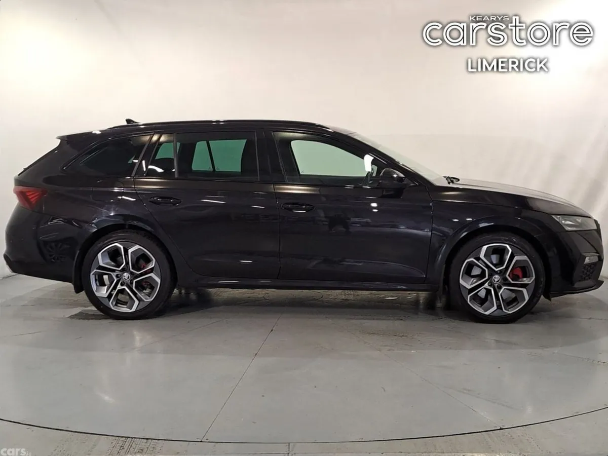 Skoda Octavia Estate, Petrol Plug-in Hybrid, 2022, Black